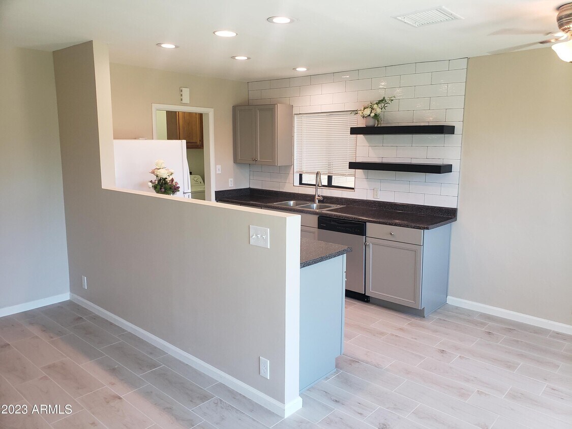 Foto principal - 6802 E 5th St