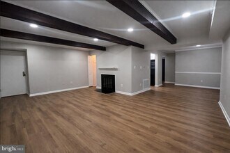 Building Photo - 5 Warren Lodge Ct