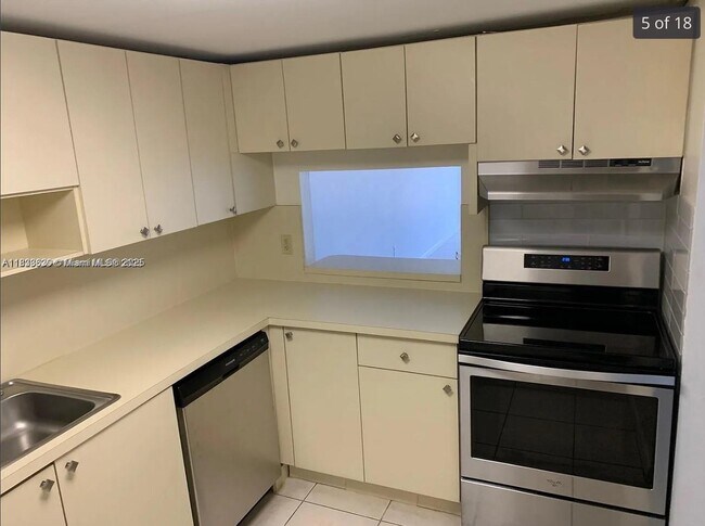 Building Photo - 9970 SW 88th St