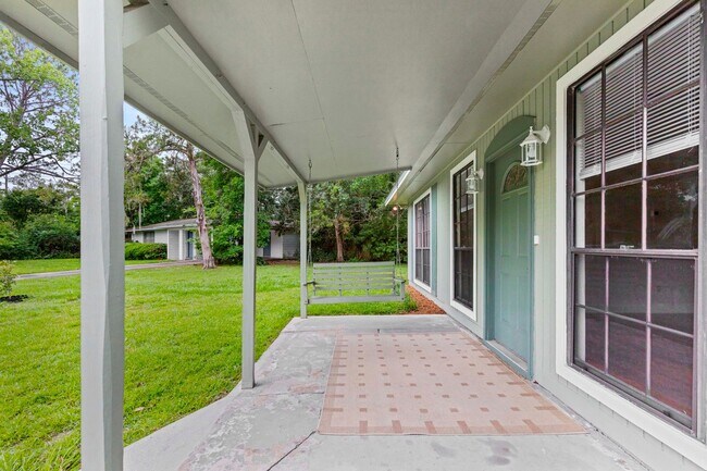 Building Photo - Nicely remodeled Northwood 4 bedroom 2 1/2 bath