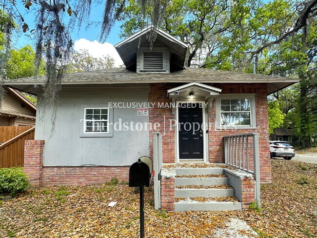 Building Photo - 2771 Sunnyside St
