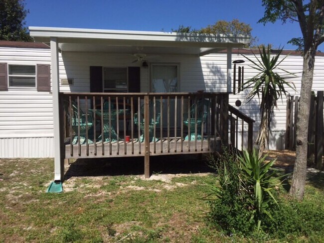 Building Photo - PCB Rental 3 BR / 1 BA - Convenient to it all!