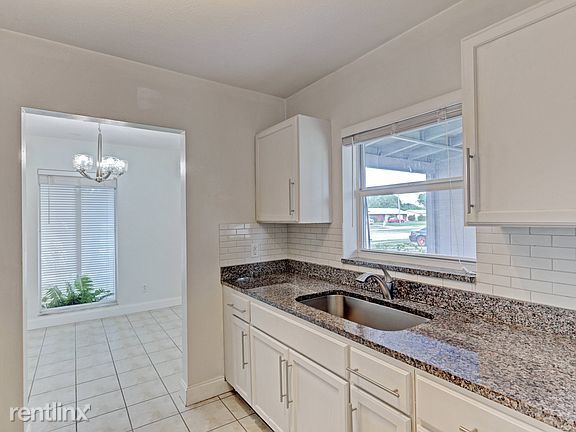 Building Photo - 2 br, 2 bath House - 495 SE Airoso Blvd