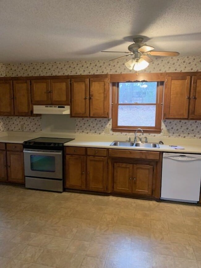 Building Photo - Single Family Home