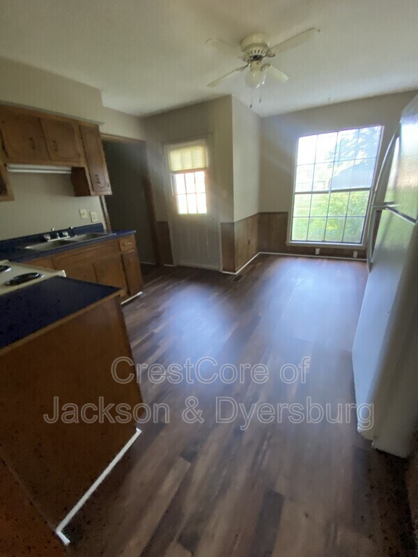 Foto del edificio - 2520 E Court St