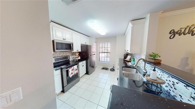 Building Photo - 760 Centervale Dr