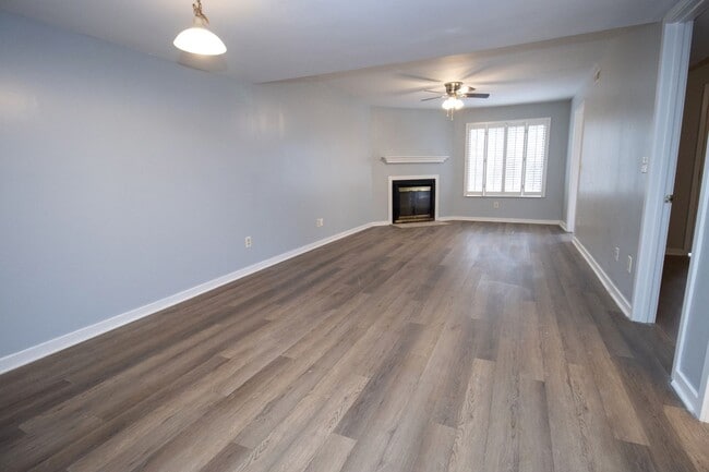 Building Photo - 3001 Village Creek Dr
