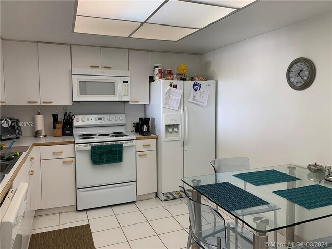 Building Photo - 575 Crandon Blvd