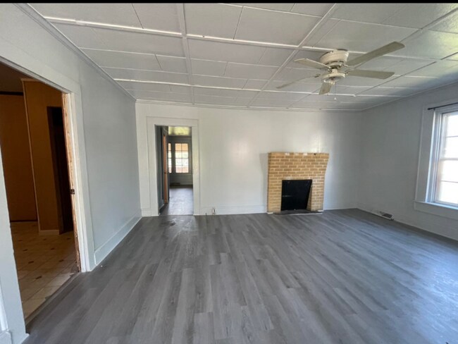 Building Photo - 213 Cline St
