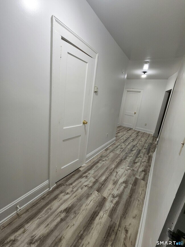 Building Photo - 465 Wethersfield Ave