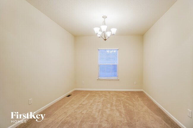 Building Photo - 717 Wallace Dr