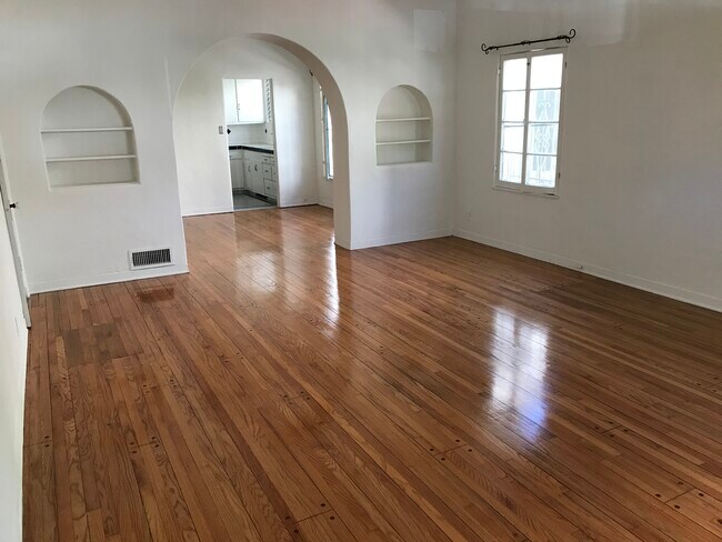 Foto del edificio - 8366 Blackburn Ave