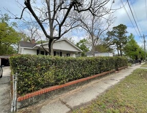 Building Photo - 2614 Woodlawn Ave
