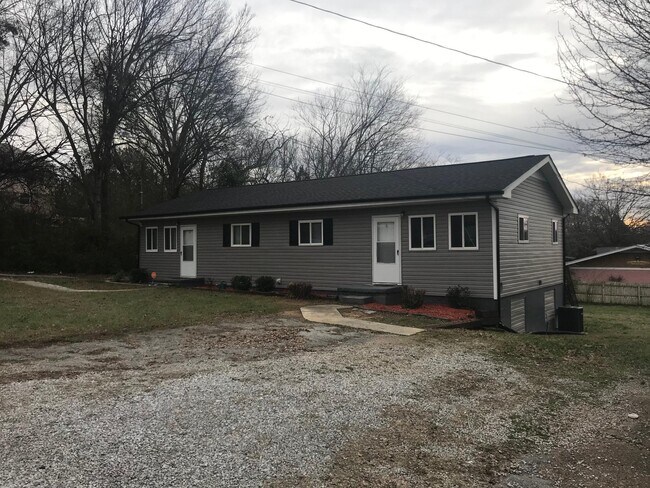 Building Photo - 4612 Skyview Dr