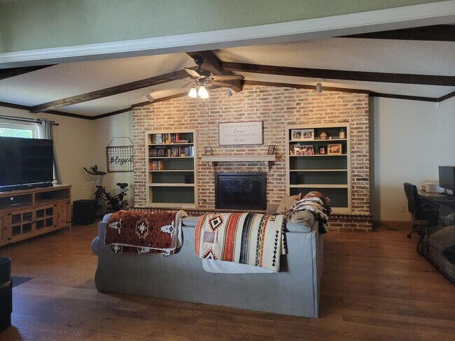 Building Photo - 2112 Bentham Pl