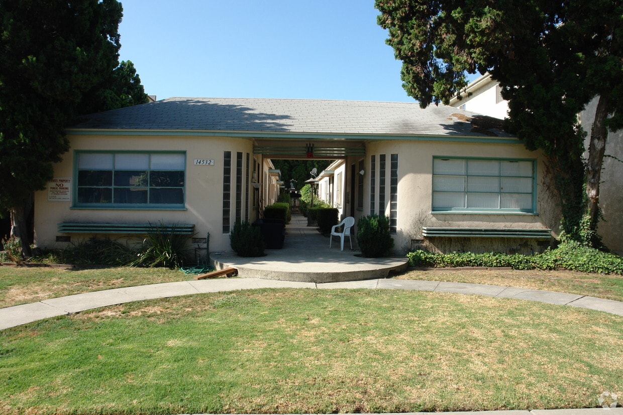 Primary Photo - 14532 Dickens St