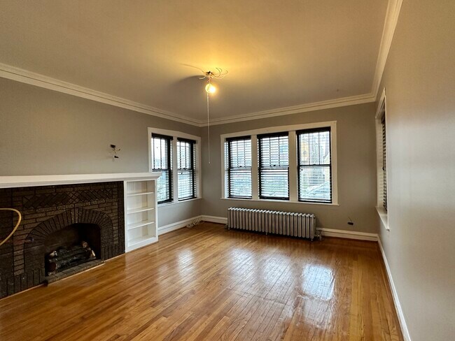 Foto del edificio - 5255 W Henderson St
