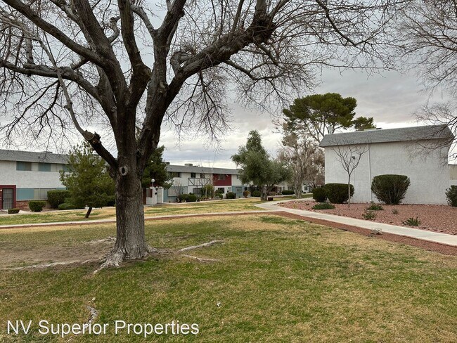 Building Photo - 3 br, 1.5 bath House - 512 Greenbriar Town...