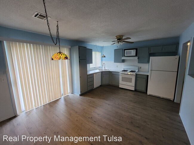 Building Photo - 2 br, 1 bath House - 209 S 181st E Ave