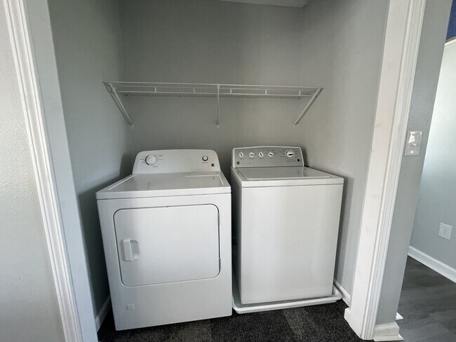 Foto del edificio - 302 Stone Creek Dr