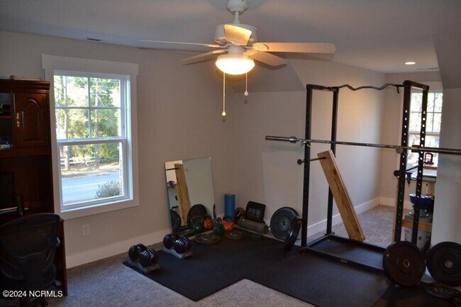 Building Photo - Downtown Cottage within walking distance t...