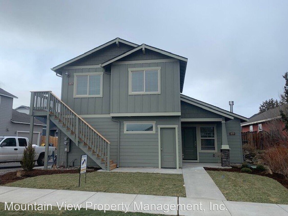 3179 Northeast Delmas Street, Bend, OR 97701 Apartment for Rent in Bend, OR