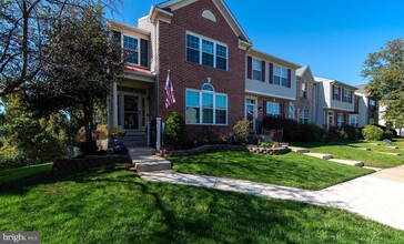 Building Photo - 443 Deer Hill Cir