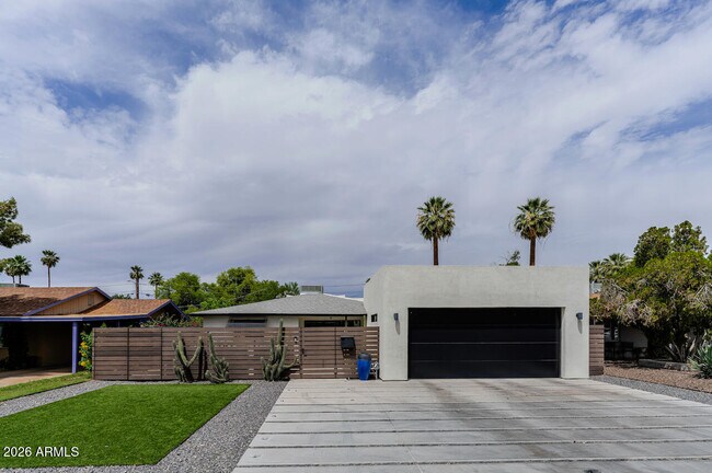 Foto del edificio - 2220 E Weldon Ave