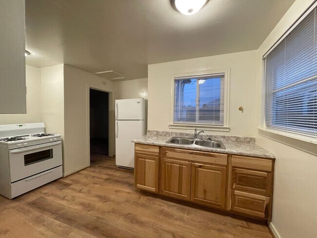 Foto del edificio - 2015 B St