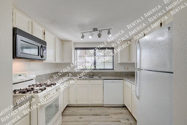 Foto del edificio - 101 Luna Way