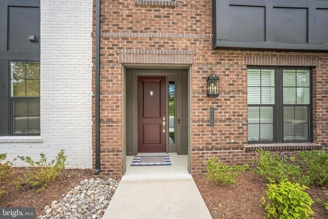 Building Photo - 22226 Philanthropic Dr