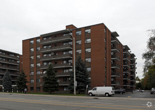 Building Photo - Hurontario