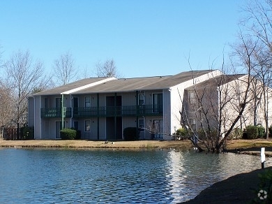 Building Photo - Lake Vista