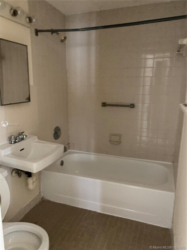 Foto del edificio - 4025 Indian Creek Dr