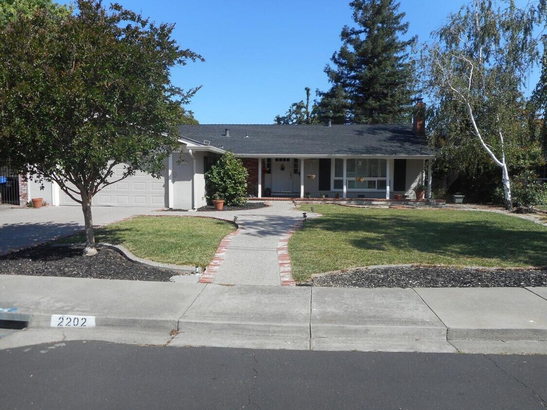Primary Photo - Opportunity for a Short-term Lease in the ...