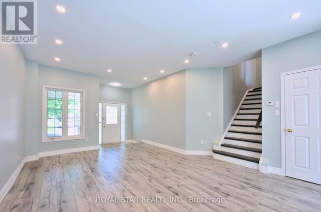 Building Photo - 15 Masters Green Crescent