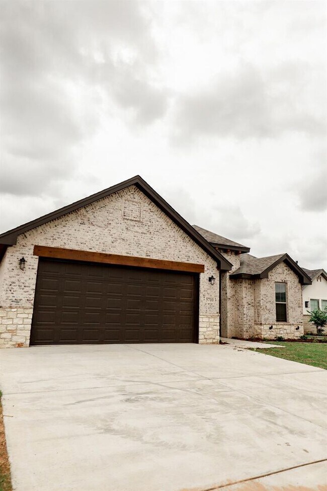 Building Photo - 4 bed 3 bath Cooper ISD