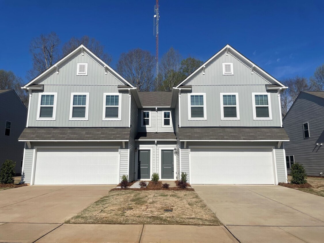 131 Lorcan Ln, Statesville, NC 28625 Townhome Rentals in Statesville