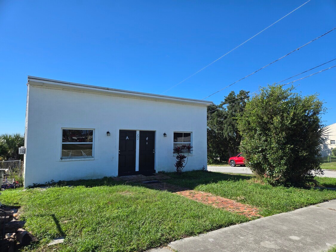 Foto principal - 202 Shepard Ave
