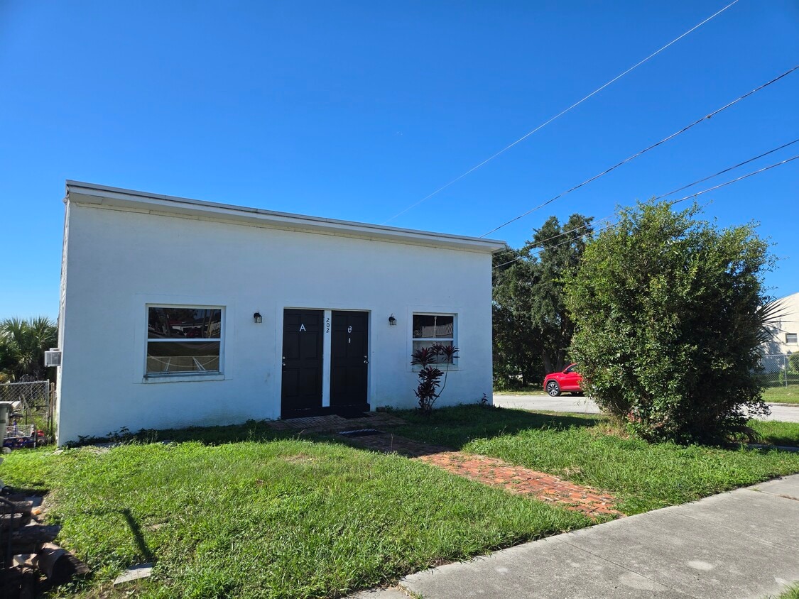 Primary Photo - 202 Shepard Ave