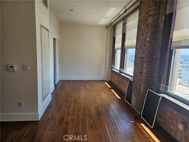 Building Photo - 460 S Spring St