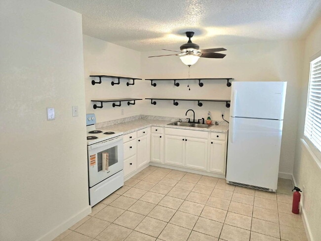 Building Photo - Stylish Comfort in a Freshly Remodeled Beauty