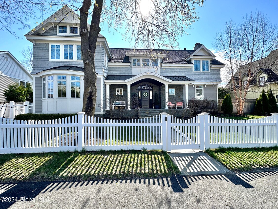 Foto principal - 54 Granite St