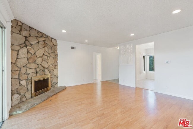 Building Photo - 2648 Range Rd