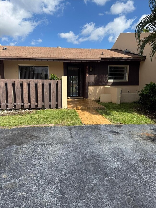 Foto del edificio - 12507 SW 110th South Canal St Rd