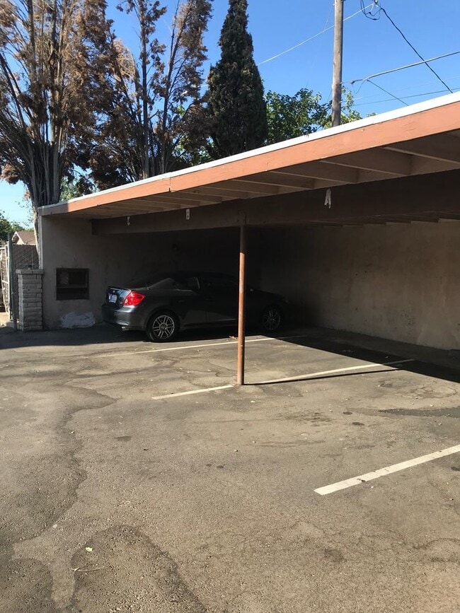 Building Photo - 1505 E Yale Ave