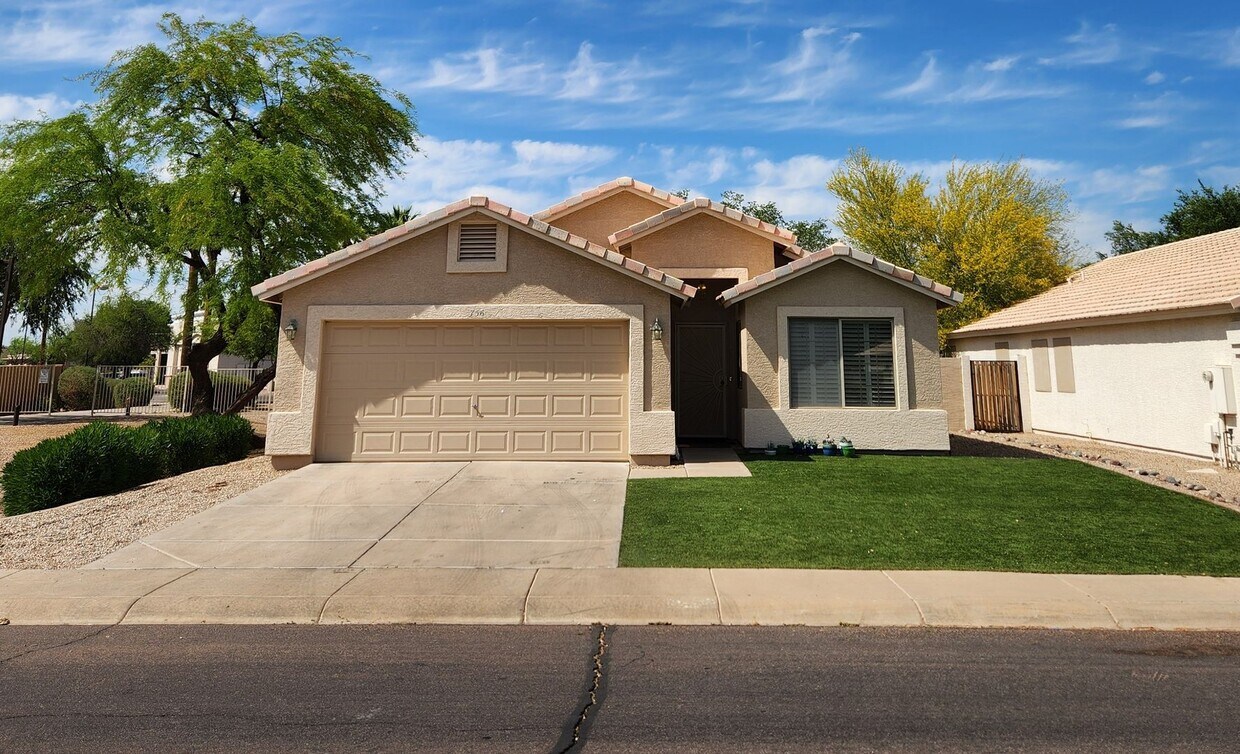 Foto principal - 3 Bedroom Home in Westbank Estates Near E ...