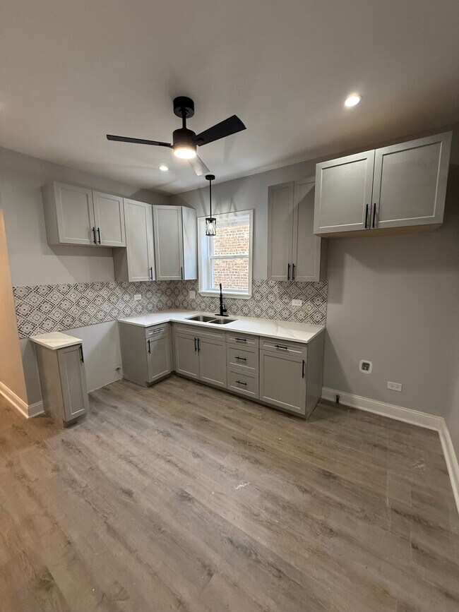 Foto del edificio - 7123 S Cornell Ave