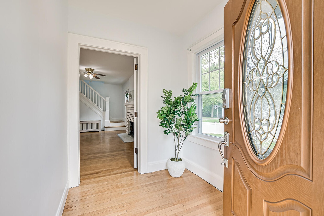 Foto principal - 364 Brightwood Ave