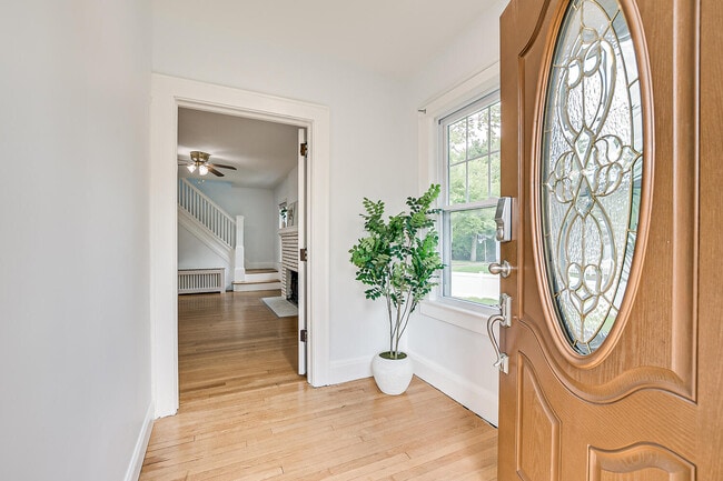 Building Photo - 364 Brightwood Ave